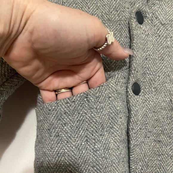 Zara Baby LIKE NEW grey fully lined snap up hooded pom pom winter coat size 2-3 - Picture 3 of 6